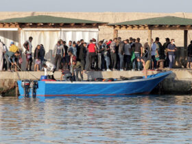 إيطاليا تواصل تدفق قوارب المهاجرين على لامبيدوزا