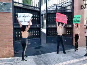بصدور عارية... ناشطات يحتججن أمام السفارة الإيرانية في مدريد